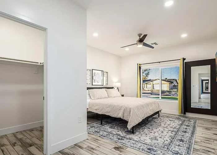 Dom wakacyjny Greenway Villa, Newly Remodeled, Pool, Putting And Patio *