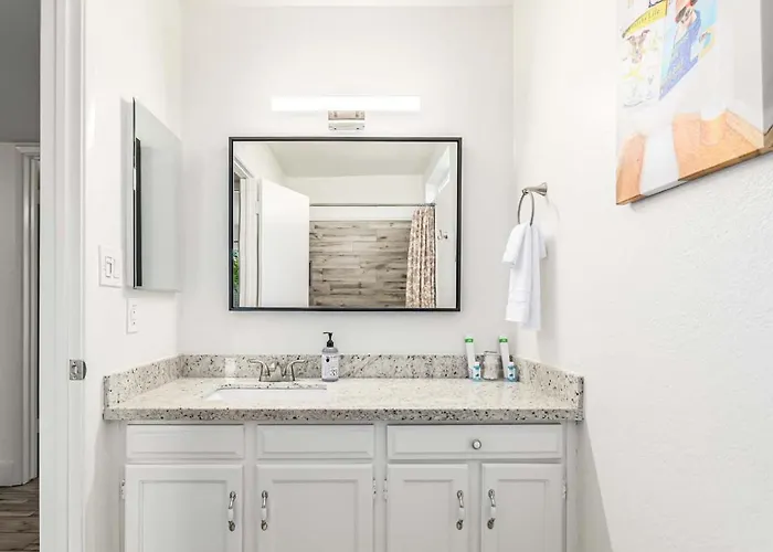 Dom wakacyjny Greenway Villa, Newly Remodeled, Pool, Putting And Patio *