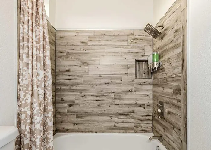 Dom wakacyjny Greenway Villa, Newly Remodeled, Pool, Putting And Patio *