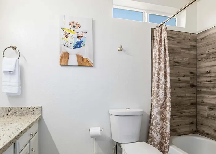 Dom wakacyjny Greenway Villa, Newly Remodeled, Pool, Putting And Patio *