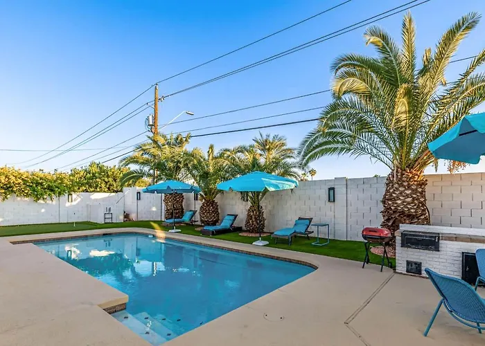 Dom wakacyjny Greenway Villa, Newly Remodeled, Pool, Putting And Patio