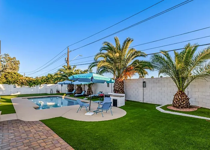 Dom wakacyjny Greenway Villa, Newly Remodeled, Pool, Putting And Patio *