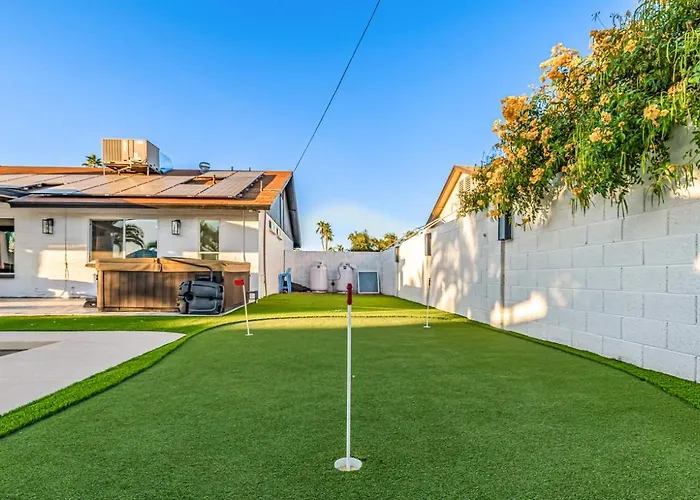 Dom wakacyjny Greenway Villa, Newly Remodeled, Pool, Putting And Patio Phoenix