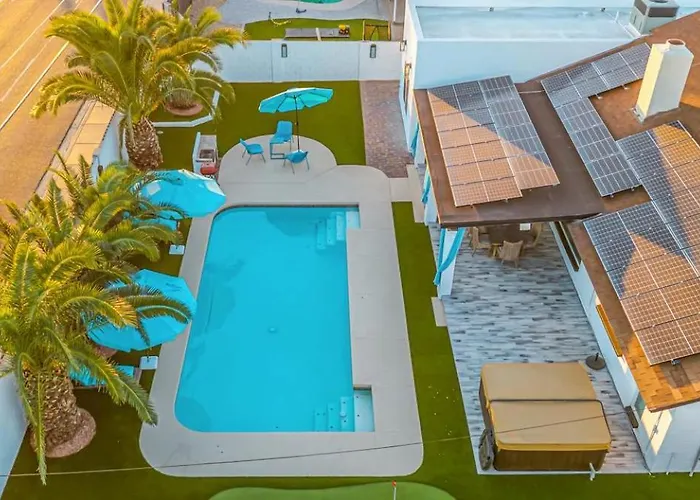 Dom wakacyjny Greenway Villa, Newly Remodeled, Pool, Putting And Patio